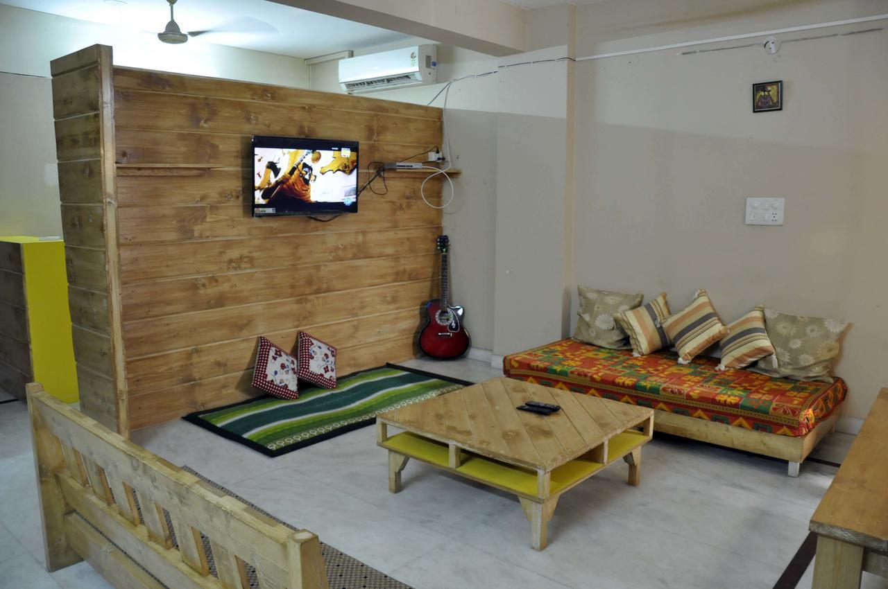 Friends Hostel New Delhi Eksteriør bilde