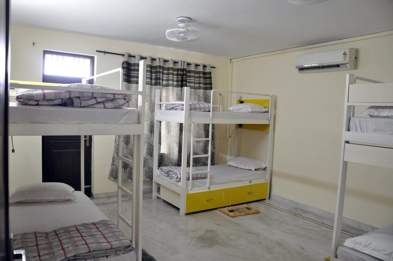 Friends Hostel New Delhi Eksteriør bilde